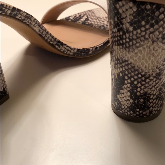 Heels - Picture 4 of 4